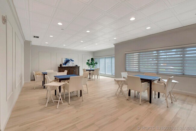 Building Photo - 4301 N Ocean Blvd
