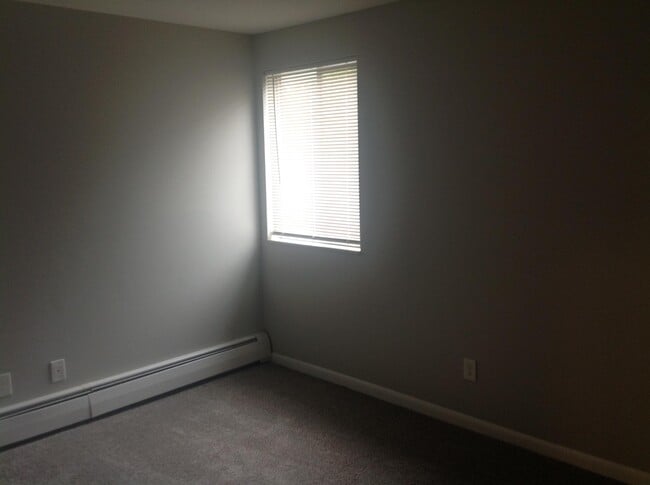 Master bedroom - 4906 Chalet Dr
