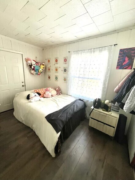 Building Photo - 1327 W Main St