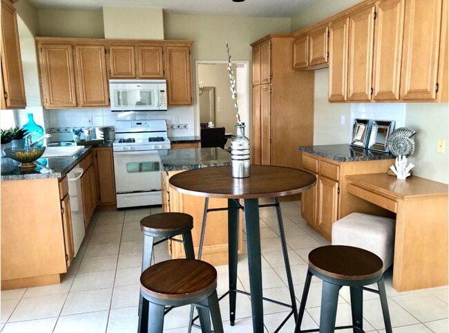 Building Photo - Spacious 4-Bedroom/2.5-Bath Home with Char...