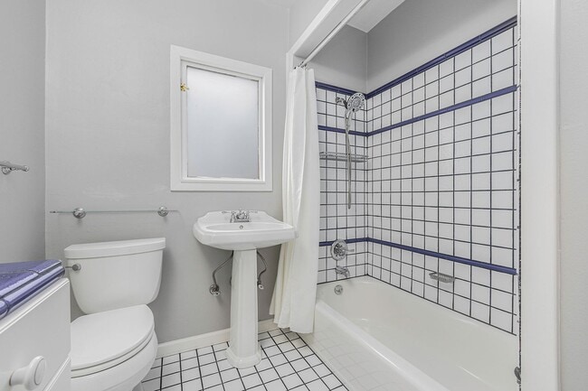 Building Photo - 3901 Everett Ave