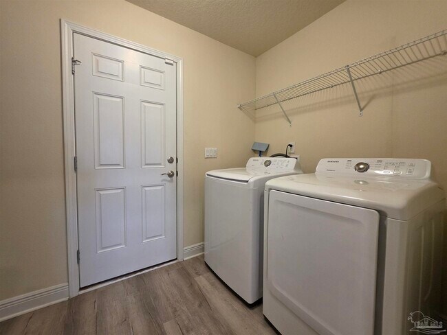 Building Photo - 4411 Fiske St