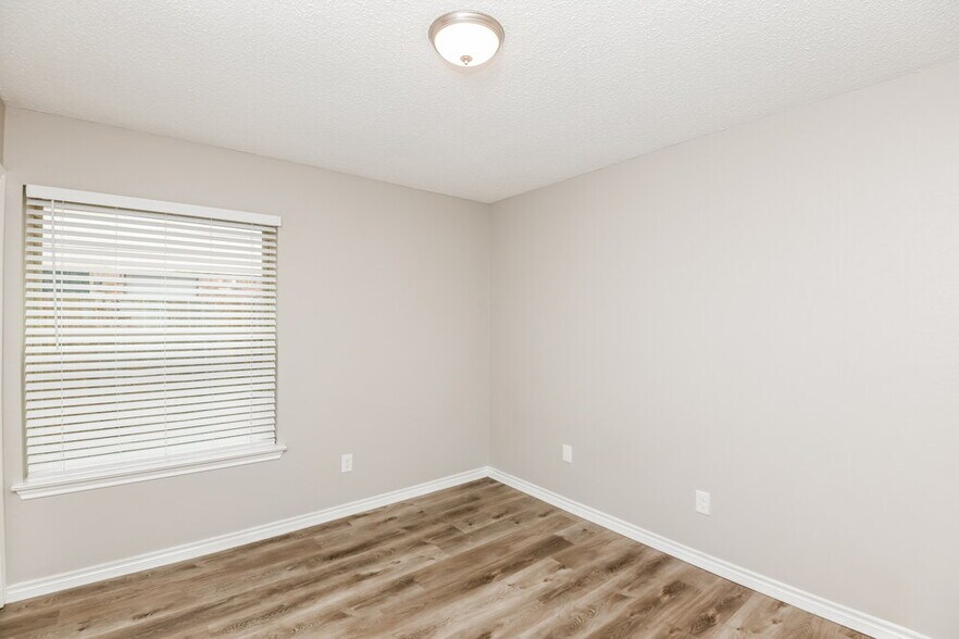 Building Photo - 2119 Belmont Park Dr