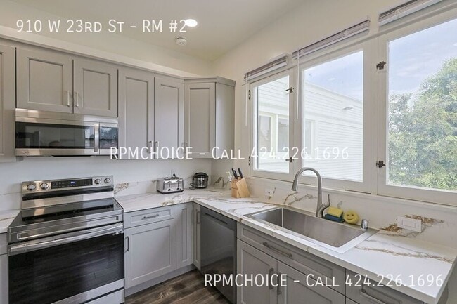 Building Photo - 910 W 23rd St
