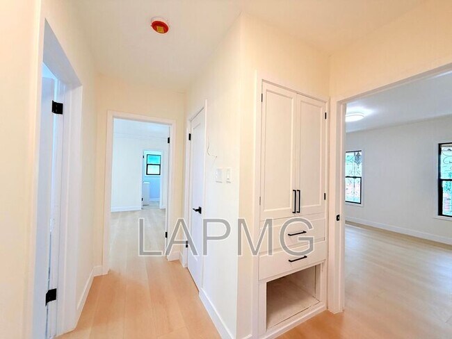 Building Photo - 6130 Whitsett Ave
