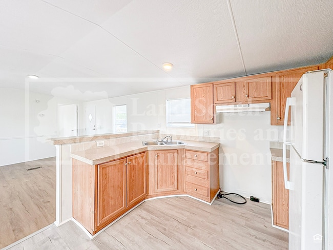 Building Photo - 1155 Meadow Lawn Street