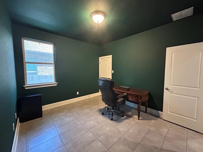 Building Photo - 305 Crossvine Trail
