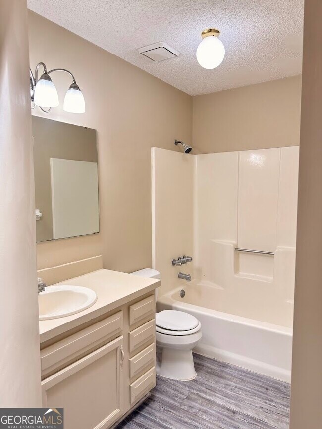 Building Photo - 114 Leeward Ct