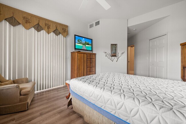 Building Photo - Experience Bell Tower Park. GATED ground floor 2 Bed 2 Bath Den 1 Car Garage Condo.