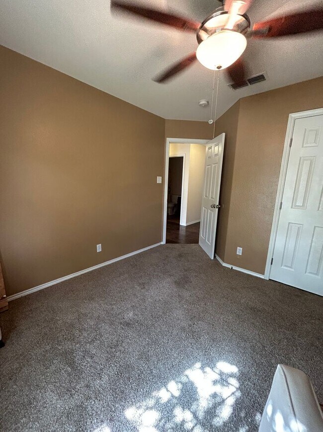 Building Photo - 6911 Stonegate Dr