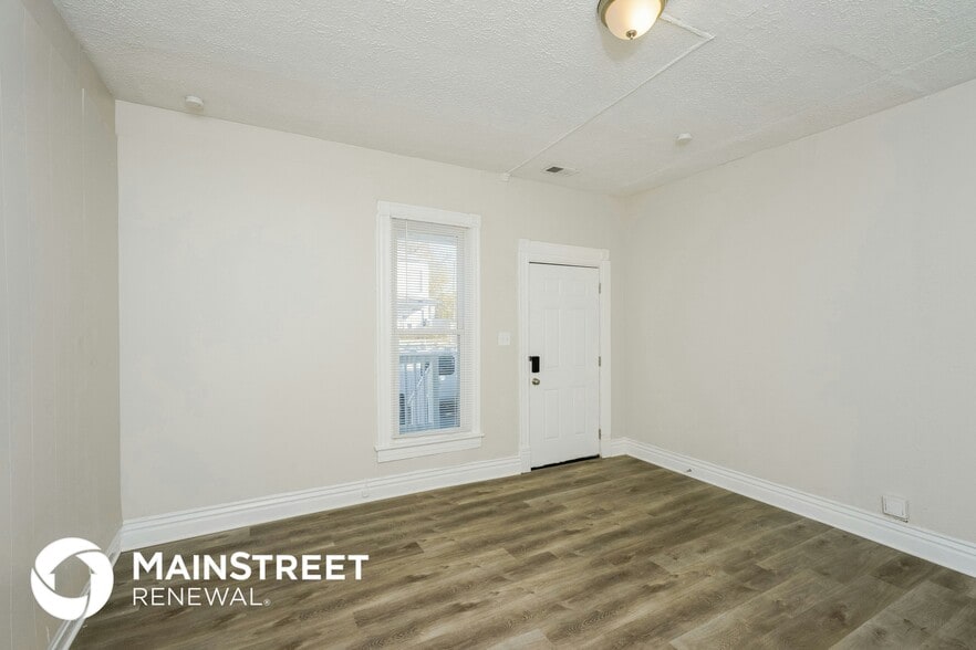 Building Photo - 664 S 27th St