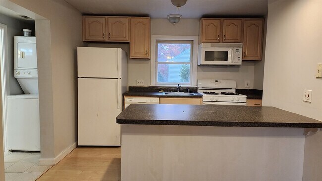 Building Photo - 722 Highland Ave