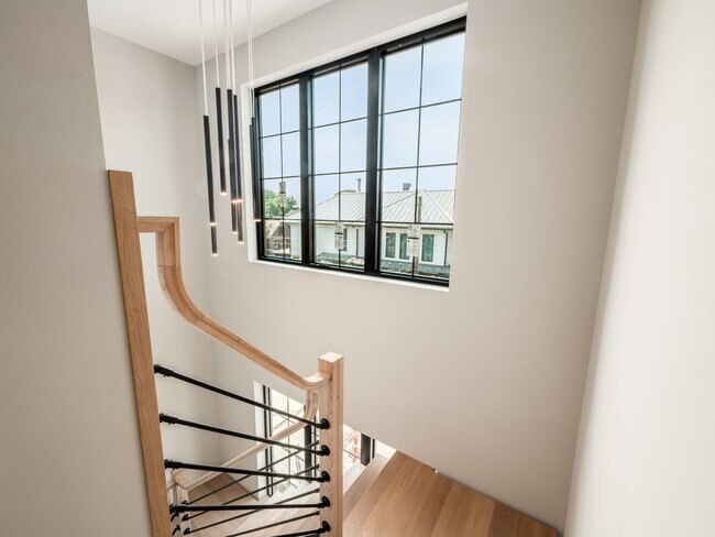 Building Photo - 418 Jackson St