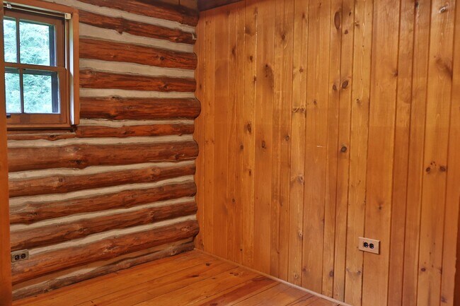 Building Photo - 980 Mine Rd