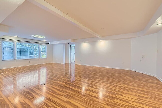Building Photo - 13003 S Madrone Trail