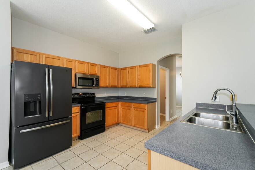 Building Photo - 21030 Green Wing Ct