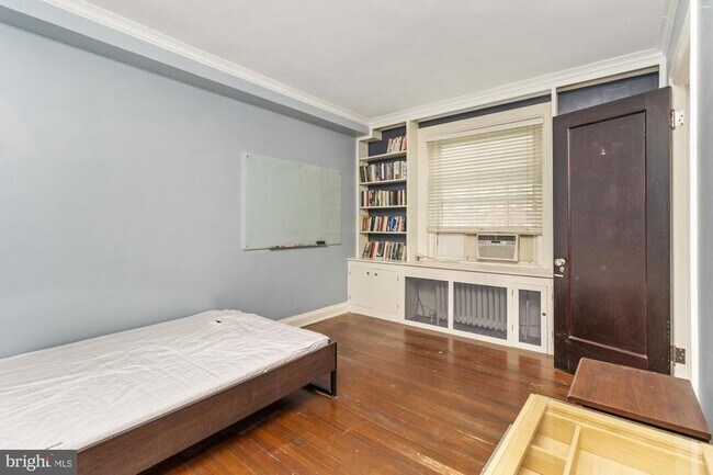 Building Photo - 3405 Greenway