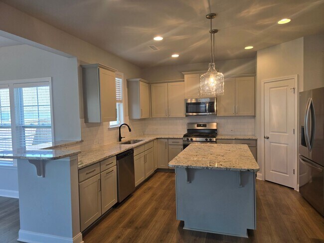 Building Photo - Perfect Mebane Location!