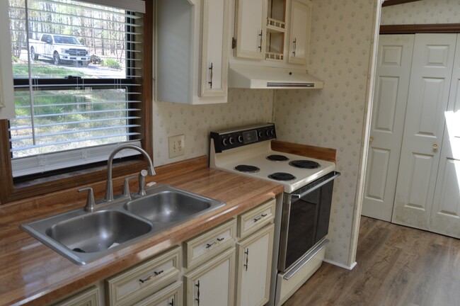 Building Photo - 125 Broadview Cir