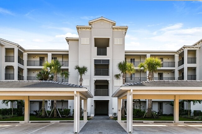 Building Photo - 2-bed 2-bath pet friendly condo with Golf membership at the National Golf!