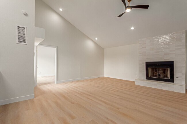 Building Photo - Charming 3-Bedroom Mid-Century Gem in the ...