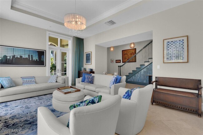 Building Photo - 684 10th Ave S