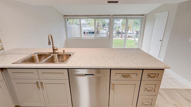 Building Photo - 1001 Citrus Is