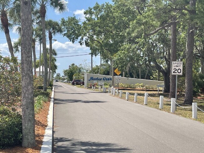 Building Photo - "Charming 2-Bed, 2-Bath Mobile Home Retreat in Harbor Cove!"
