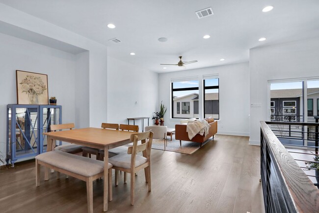 Building Photo - 2050 Lohmans Spur