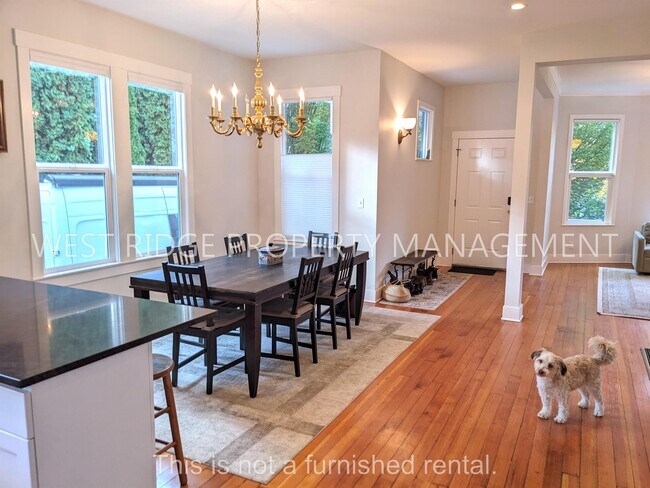 Building Photo - 34 NE Ivy St