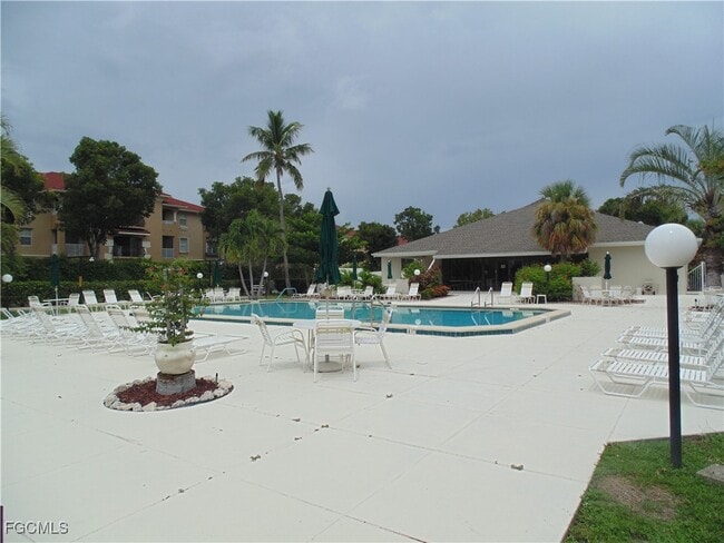 Building Photo - 5120 SW Courtyards Ct