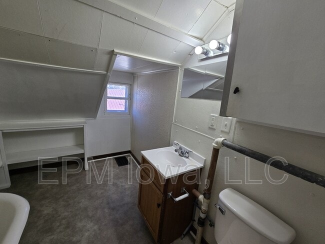 Building Photo - 1017 19th St SE