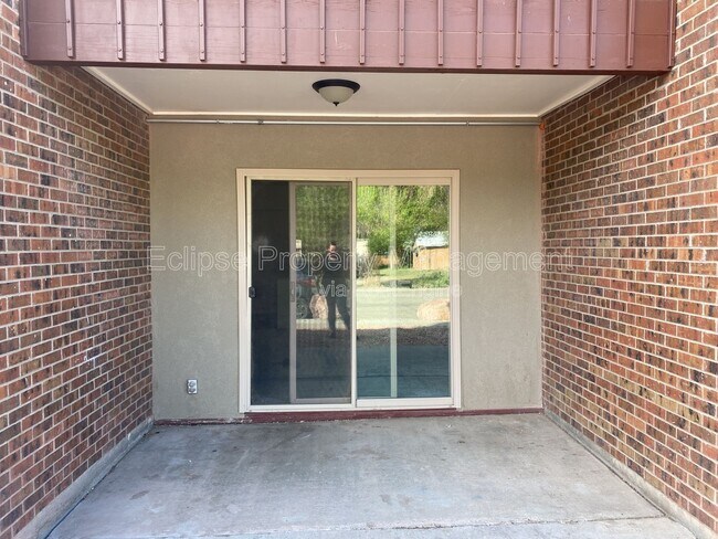Building Photo - 502 Bell Ct