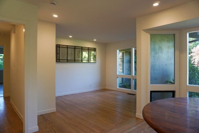 Building Photo - 30 Genevra Rd