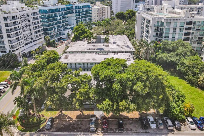 Building Photo - 9270 E Bay Harbor Dr