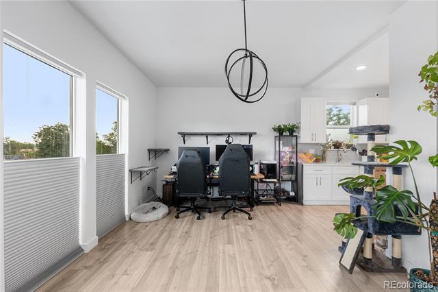 Building Photo - 1400 W Alaska Pl