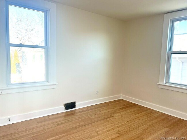 Building Photo - 74 High St