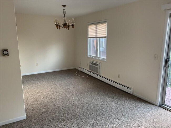 Building Photo - 136 Deer Hill Ave