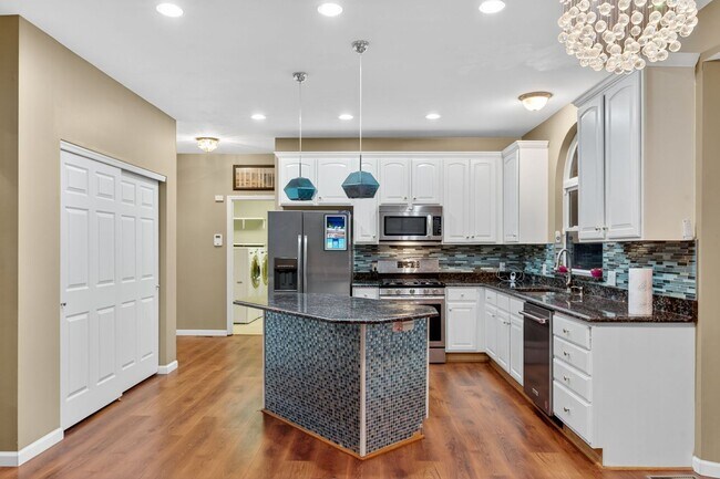 Building Photo - Stunning 4,166 Sq. Ft. Home in Westridge O...