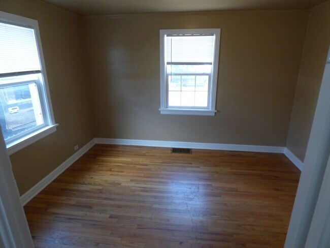 Building Photo - 4915 Fillmore St