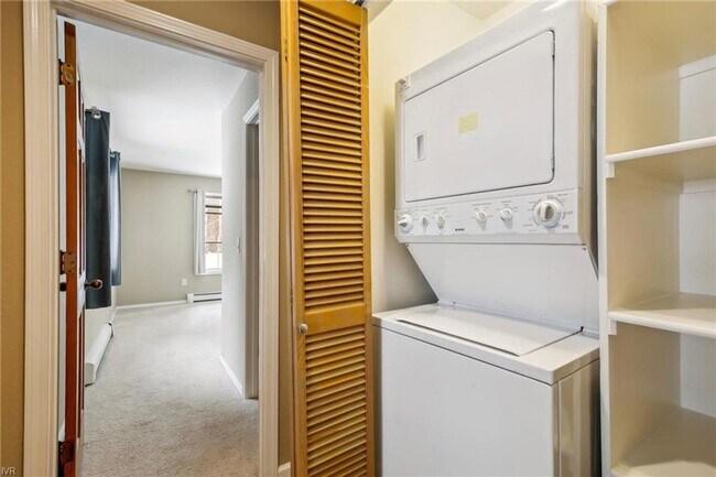 Building Photo - McCloud 2 bedroom