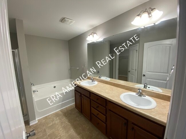 Building Photo - 2024 Bright Water Dr