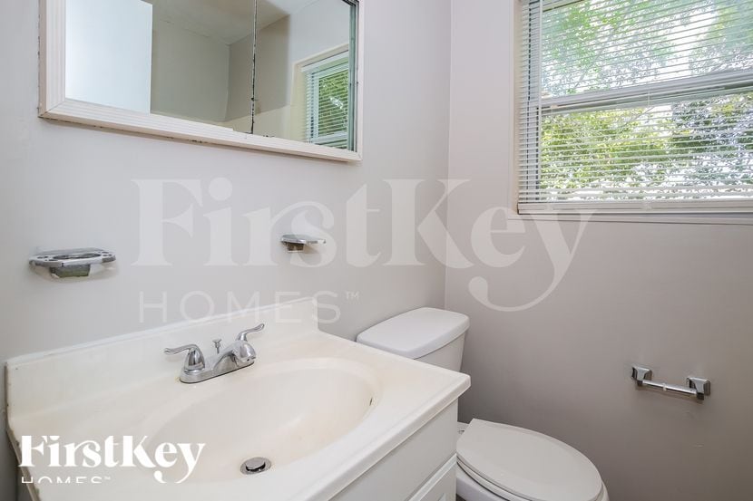 Building Photo - 607 Faber Dr