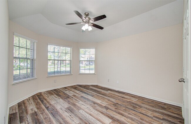 Building Photo - 226 Elana Ln