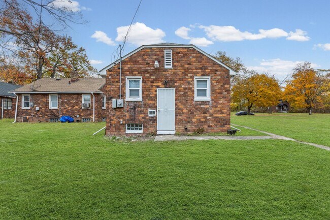 Building Photo - 19973 Lumpkin St