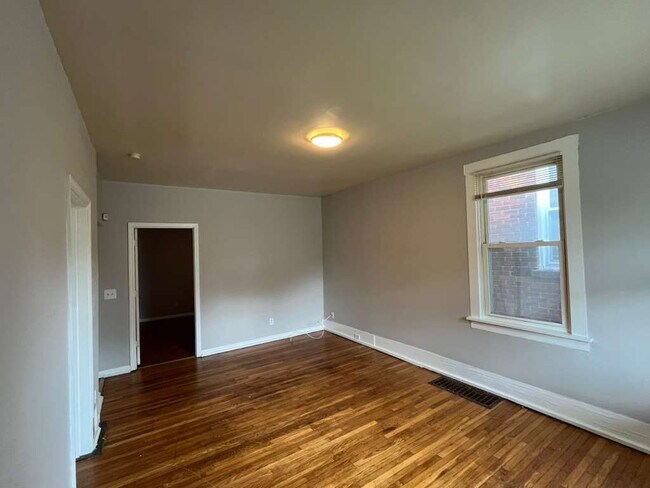 Building Photo - "Charming 2-Bedroom Retreat with Wood Floors with Basement!"