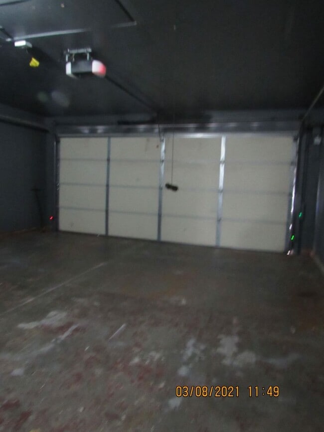 Building Photo - MOVE IN SPECIAL: $200 OFF OF THE FIRST MONTH'S RENT!