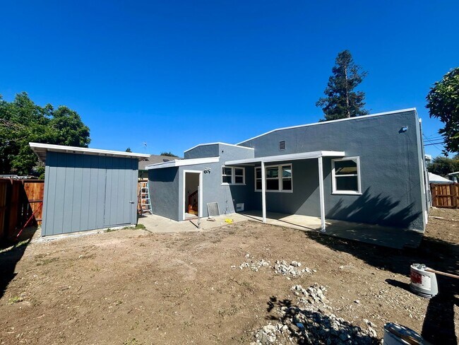 Building Photo - 710 Grove Way