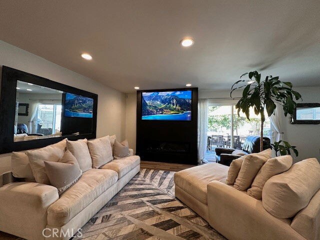 Building Photo - 8091 Valencia Dr