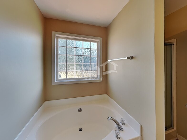 Building Photo - 6078 Lancelot Ln